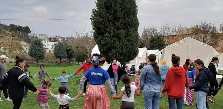 Bisturi talvolta, abbracci sempre Bisturi talvolta, abbracci sempre